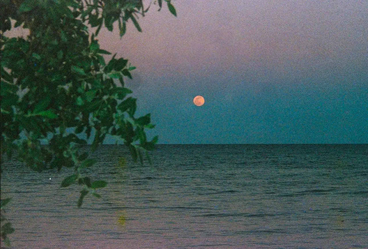 Atardecer sobre el mar